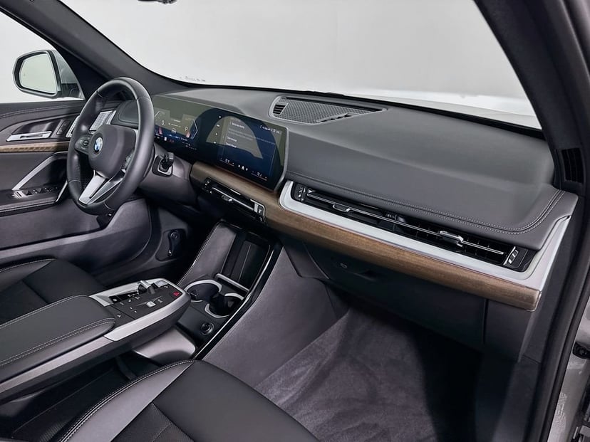 2025 BMW X1 - Image 29