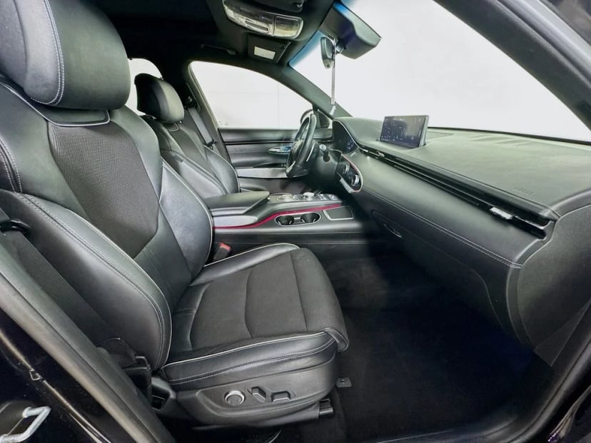 2022 Genesis GV70 - Image 35