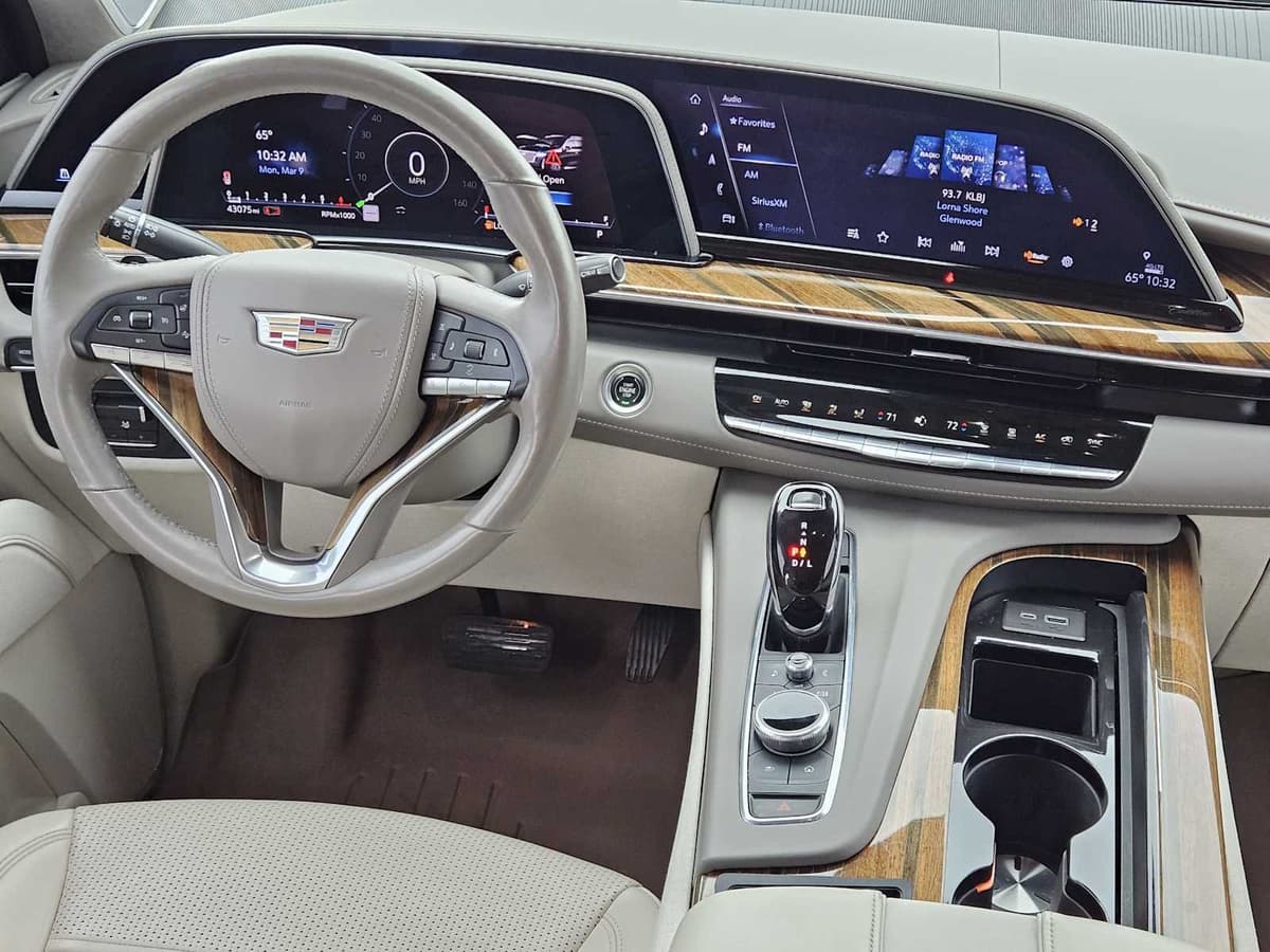 2023 Cadillac Escalade ESV - Image 27