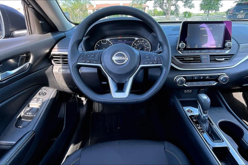 2025 Nissan Altima - Image 6