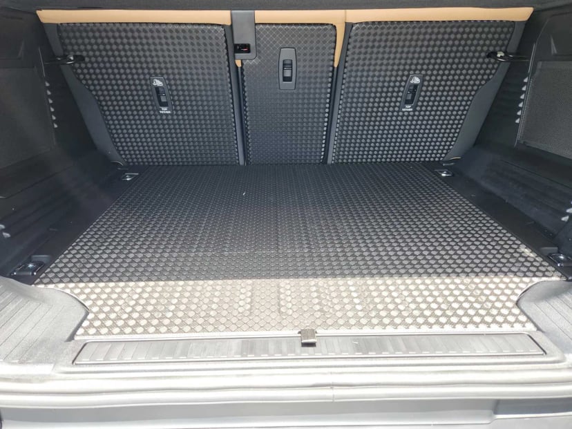2026 LAND ROVER Defender 110 - Image 33