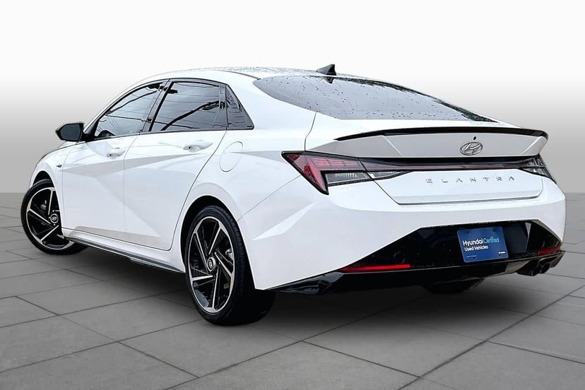 2022 Hyundai Elantra - Image 12