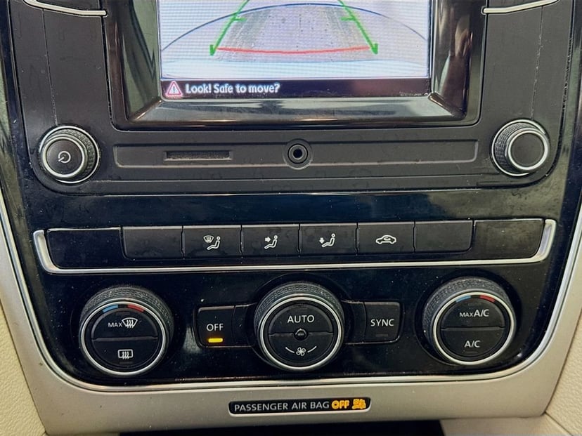 2017 Volkswagen Passat - Image 18