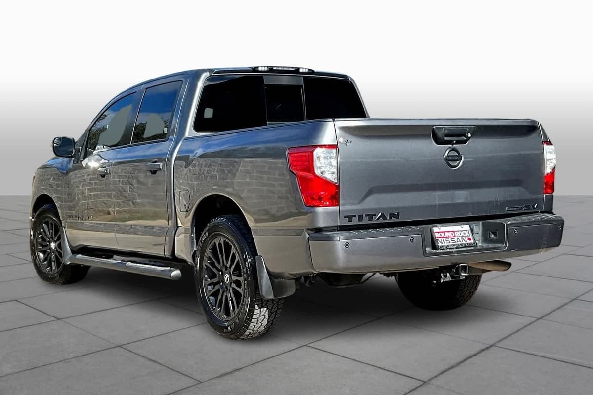 2019 Nissan Titan - Image 11