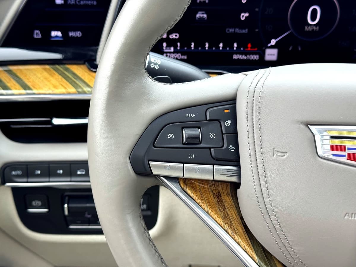 2021 Cadillac Escalade - Image 31