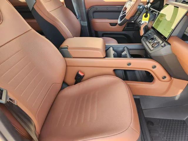 2026 Land Rover Defender 110 - Image 14