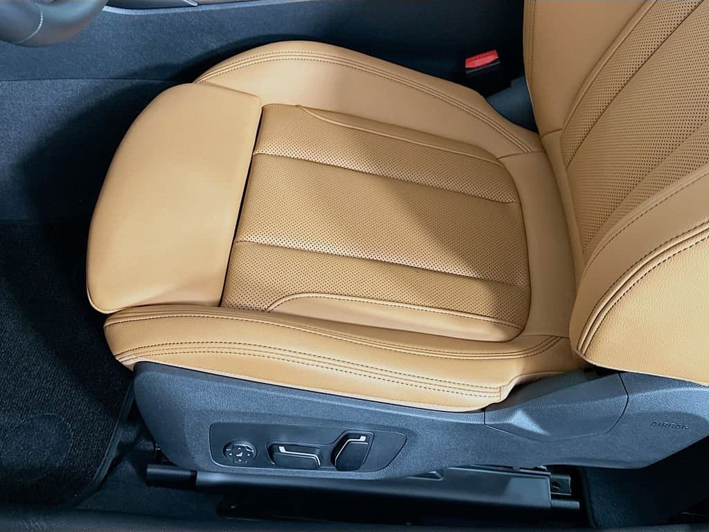 2025 BMW 4 Series - Image 20