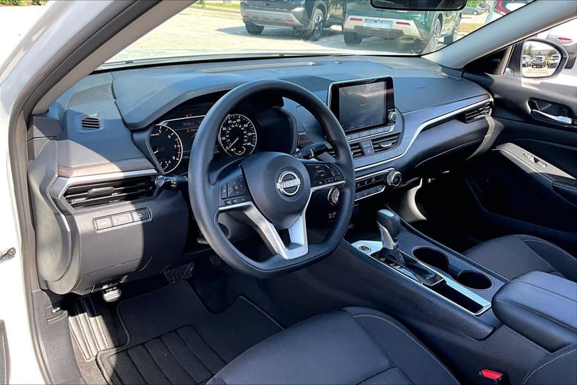 2025 Nissan Altima - Image 18