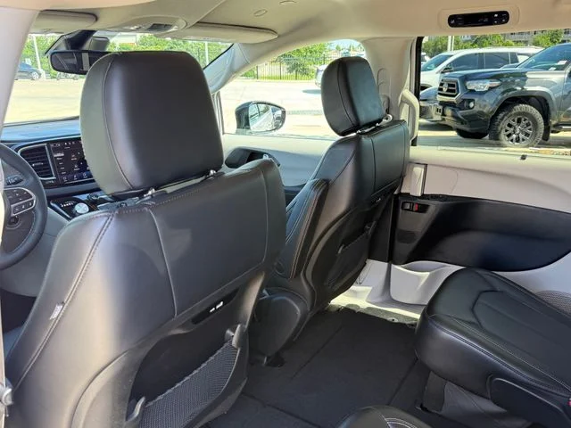 2024 Chrysler Pacifica - Image 21