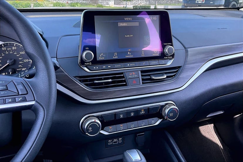 2025 Nissan Altima - Image 7