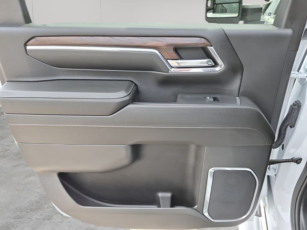 2024 GMC Sierra 2500HD - Image 17
