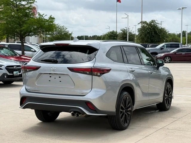 2025 Toyota Highlander - Image 4