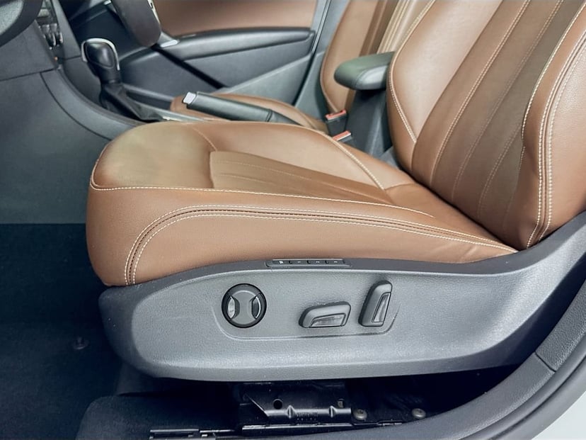2022 Volkswagen Passat - Image 23