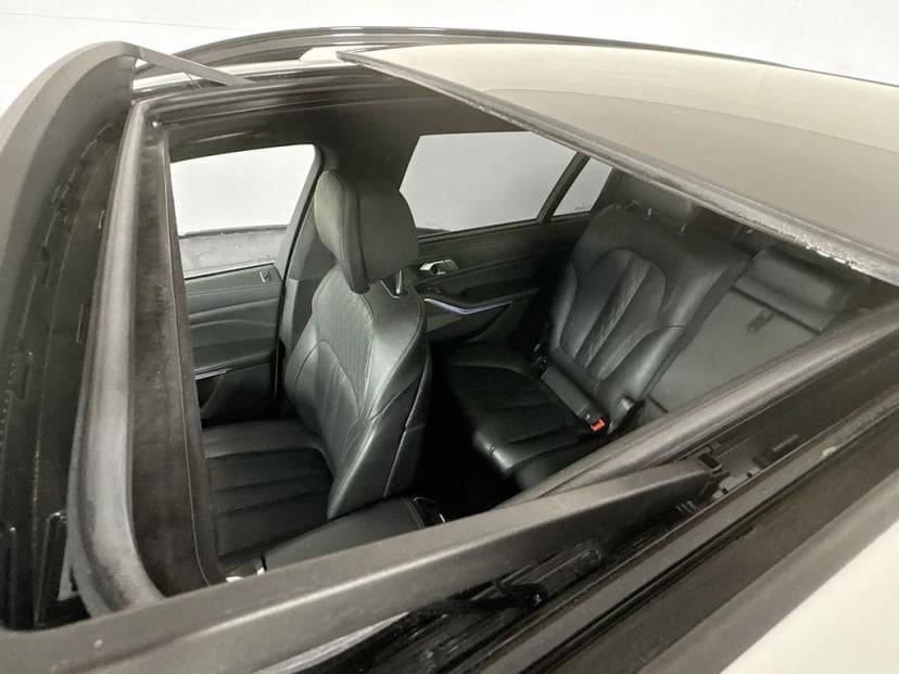 2023 BMW X7 - Image 26
