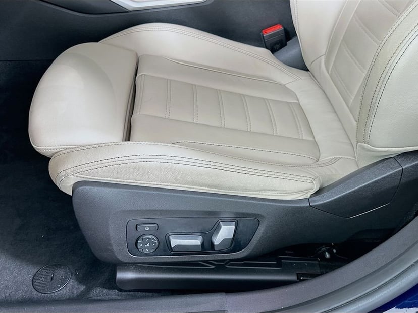 2023 BMW 3 Series - Image 20
