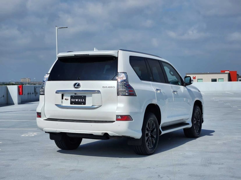 2023 Lexus GX 460 - Image 3