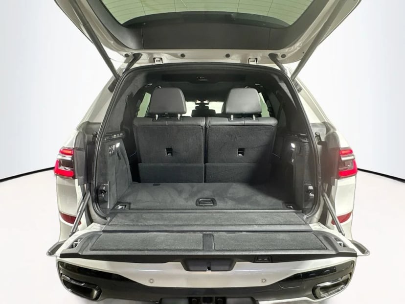 2023 BMW X7 - Image 32