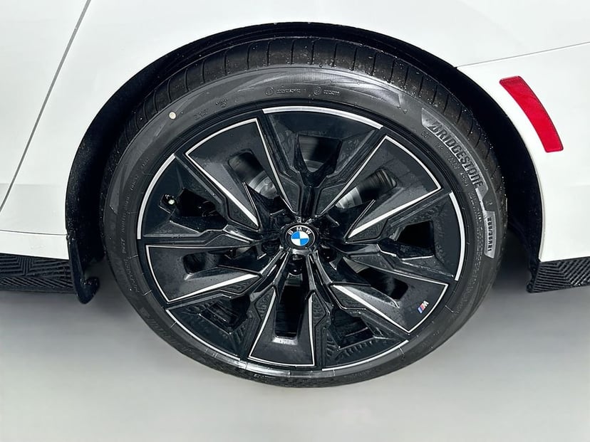 2025 BMW 7 Series - Image 22