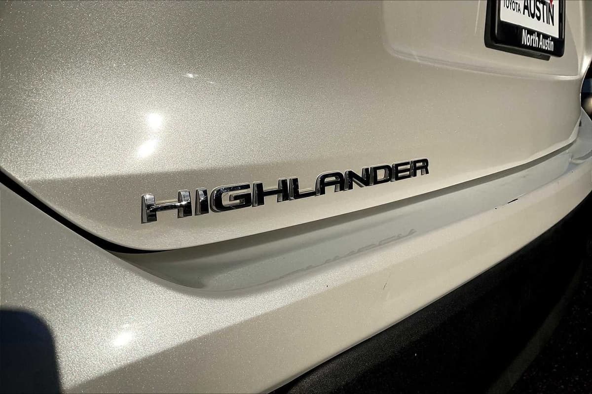 2023 Toyota Highlander - Image 29