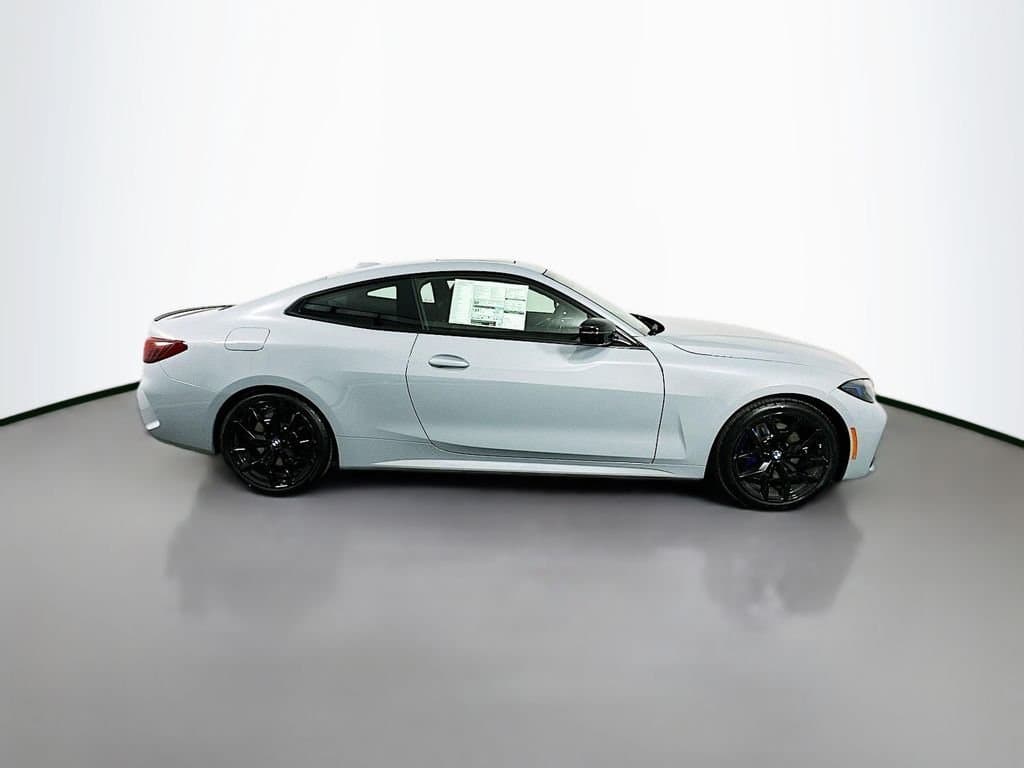 2025 BMW 4 Series - Image 4