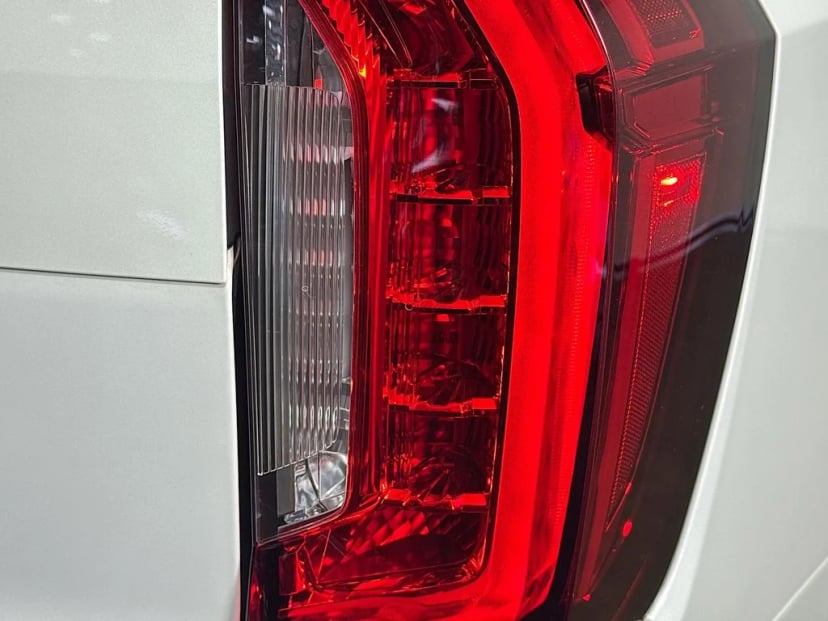 2022 GMC Yukon - Image 33