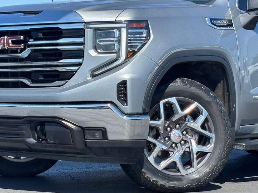 2023 GMC Sierra 1500 - Image 2