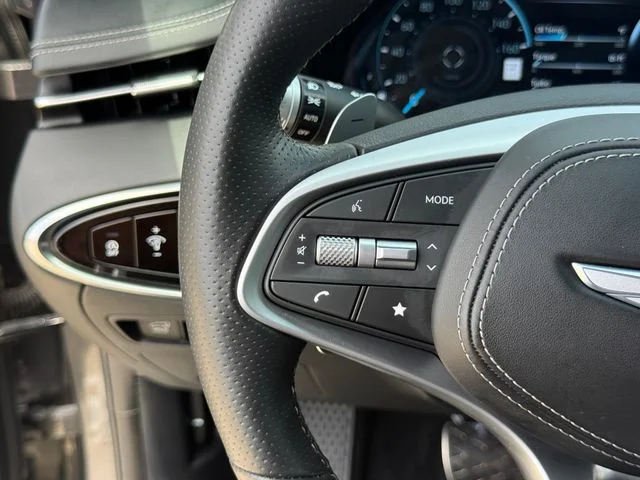 2023 Genesis GV70 - Image 14