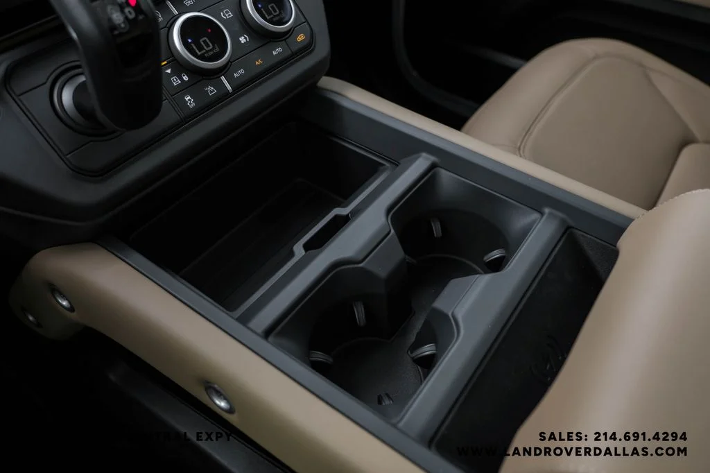 2026 Land Rover Defender 110 - Image 23