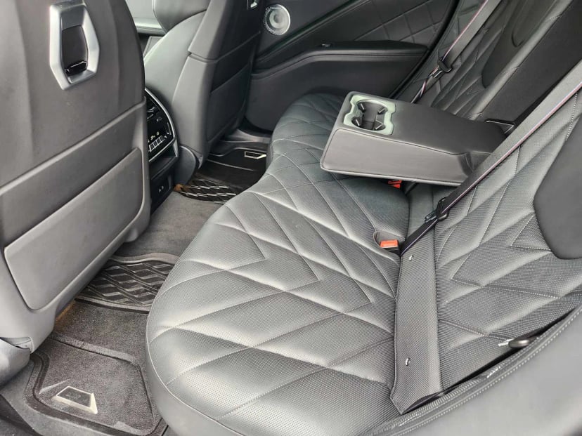 2023 BMW XM - Image 30