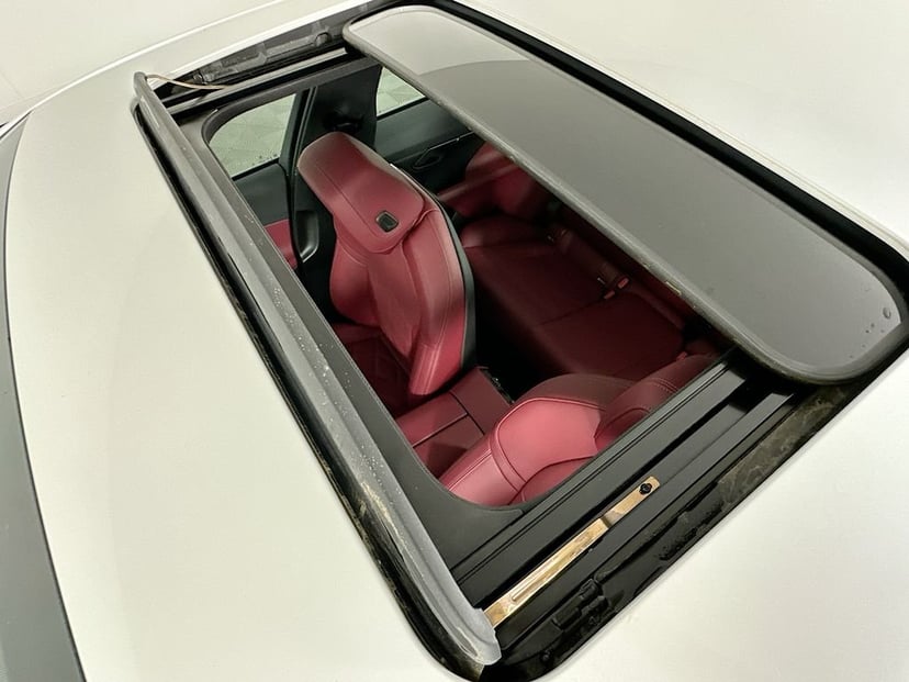 2025 BMW 5 Series - Image 22