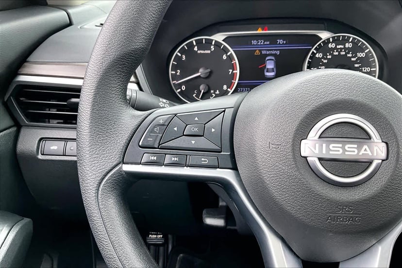 2025 Nissan Altima - Image 24