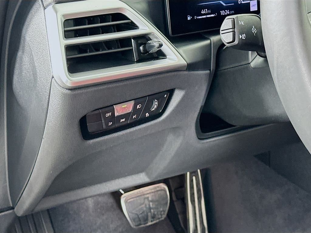 2025 BMW 4 Series - Image 10