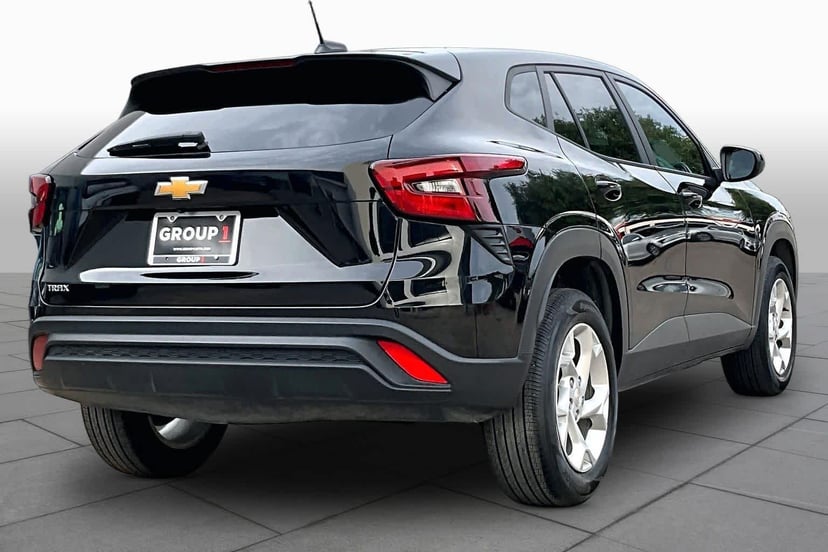 2025 Chevrolet Trax - Image 13