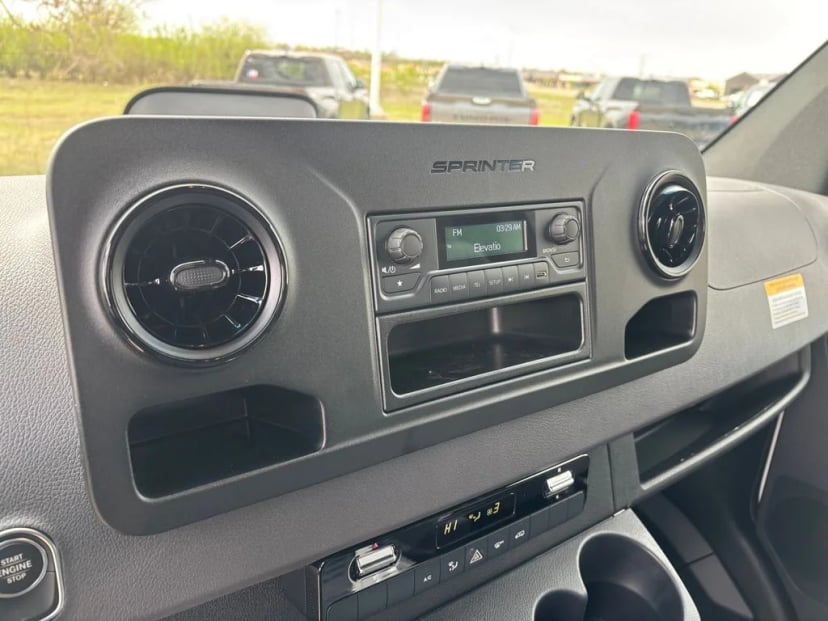 2025 Mercedes-Benz Sprinter 2500 - Image 15