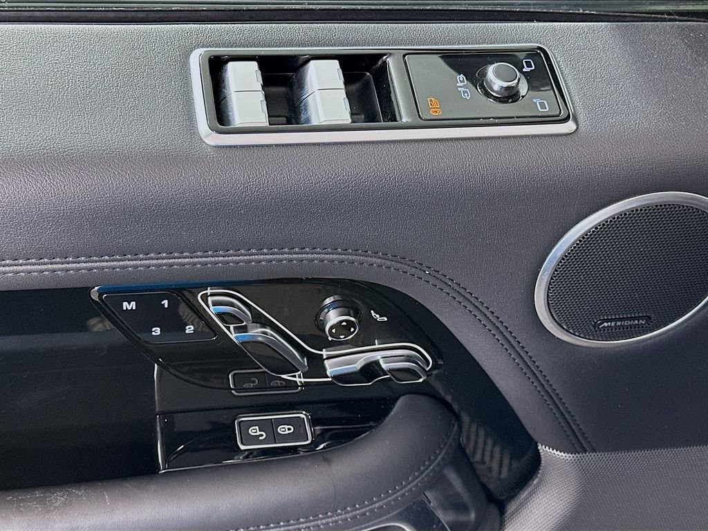 2018 Land Rover Range Rover - Image 18