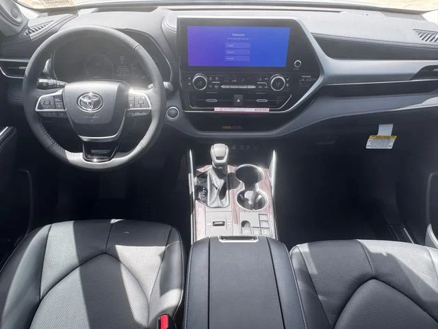 2026 Toyota Highlander Hybrid - Image 18
