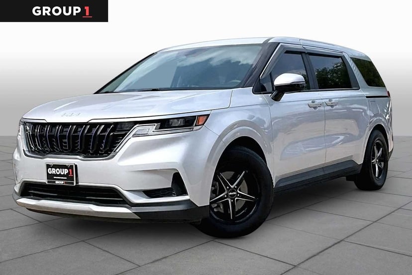 2023 Kia Carnival - Image 1