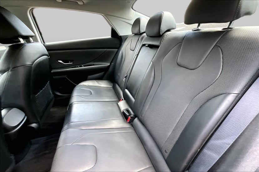 2022 Hyundai Elantra - Image 21