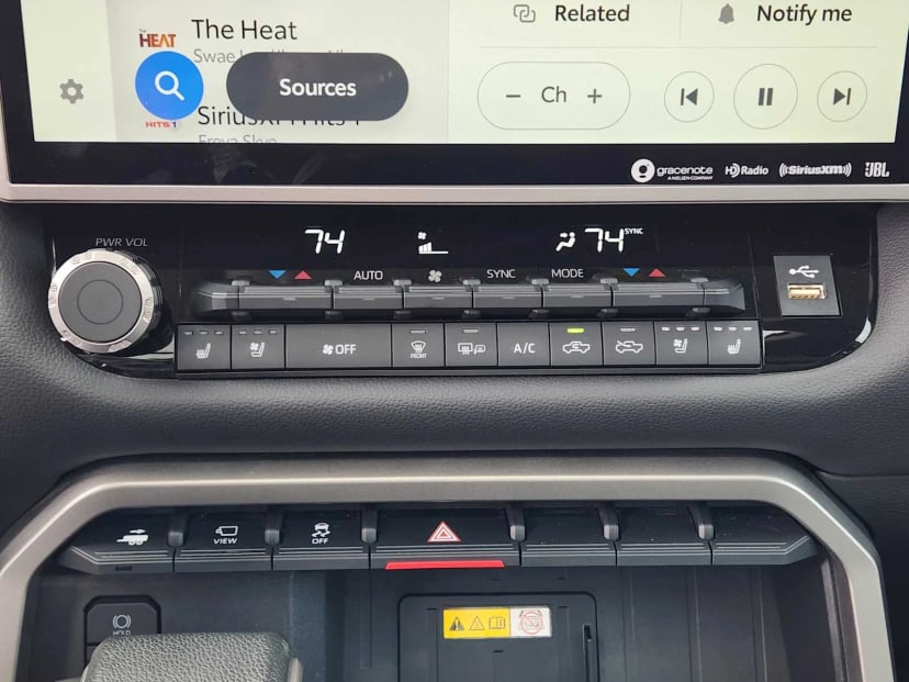 2023 Toyota Tundra - Image 19