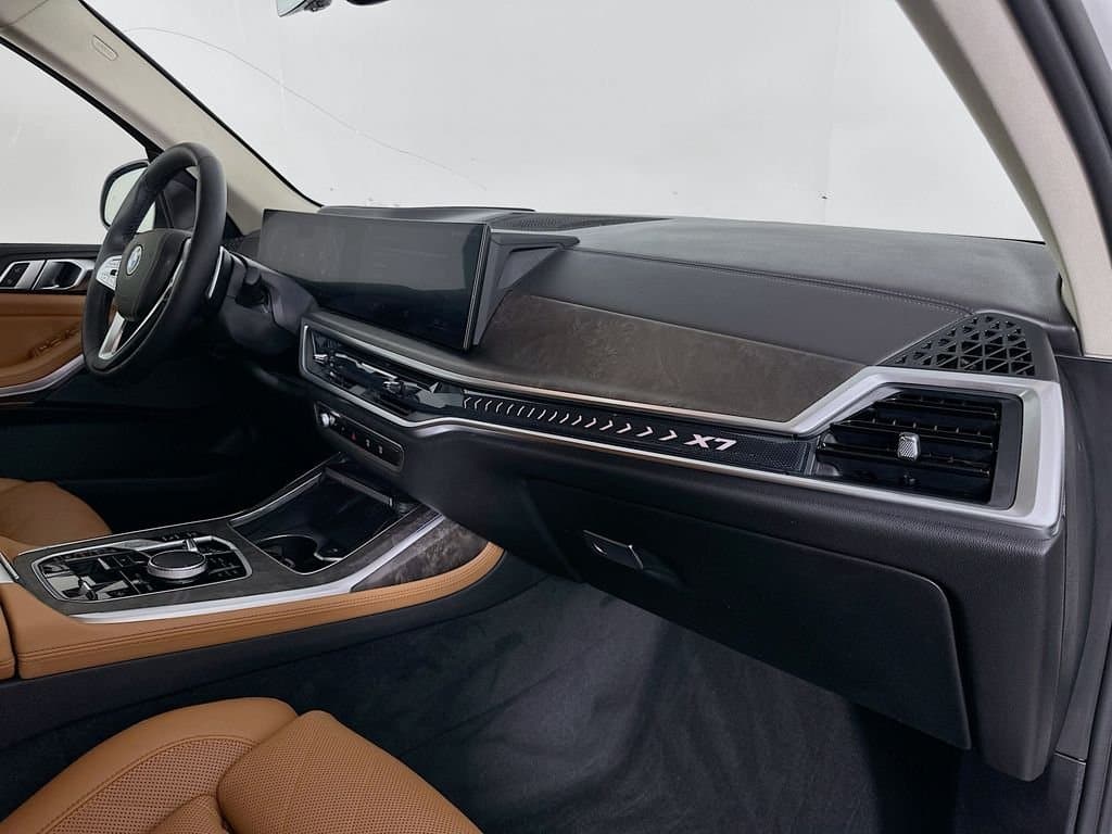 2023 BMW X7 - Image 33