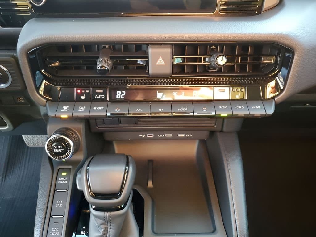 2025 Toyota Land Cruiser - Image 39