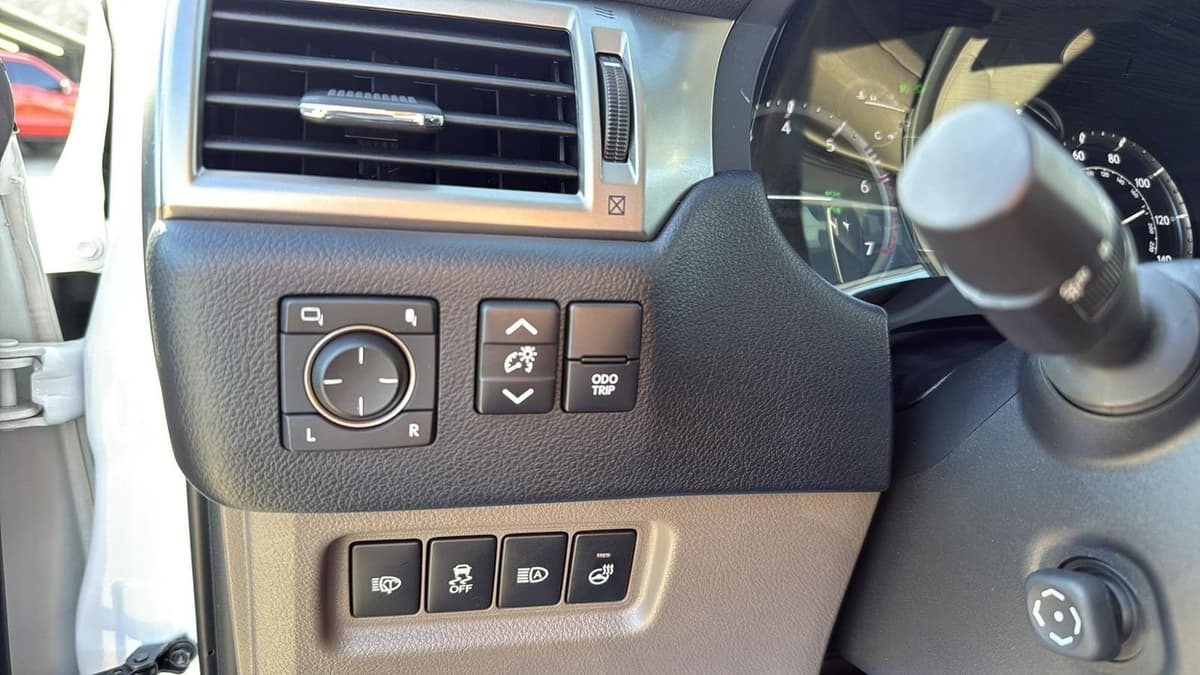 2023 Lexus GX - Image 18