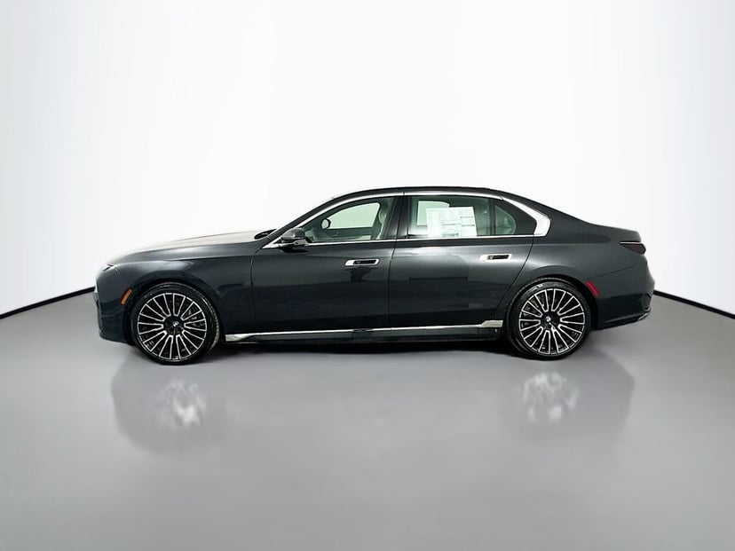2025 BMW i7 - Image 8