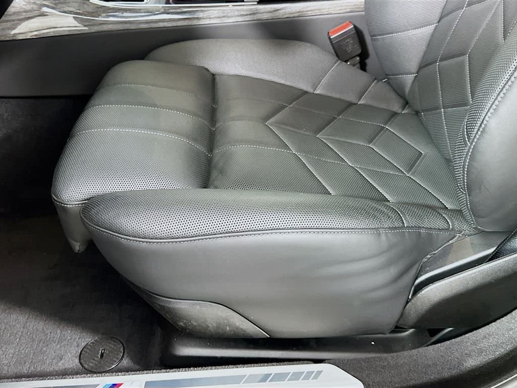 2025 BMW 7 Series - Image 20