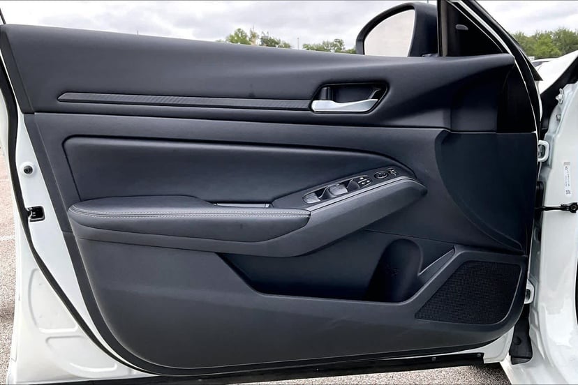 2025 Nissan Altima - Image 22