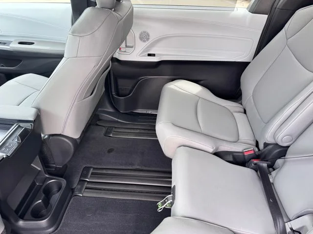 2026 Toyota Sienna - Image 21
