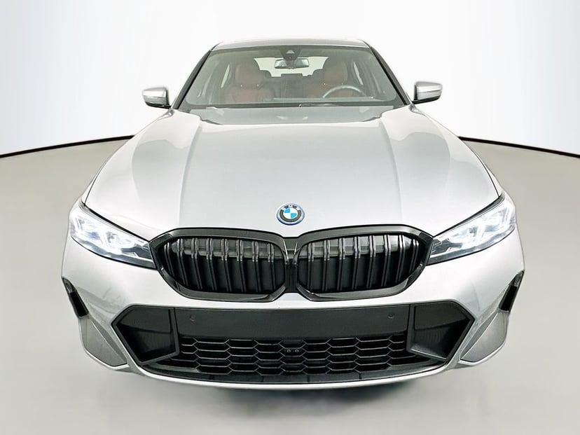 2023 BMW 3 Series - Image 2