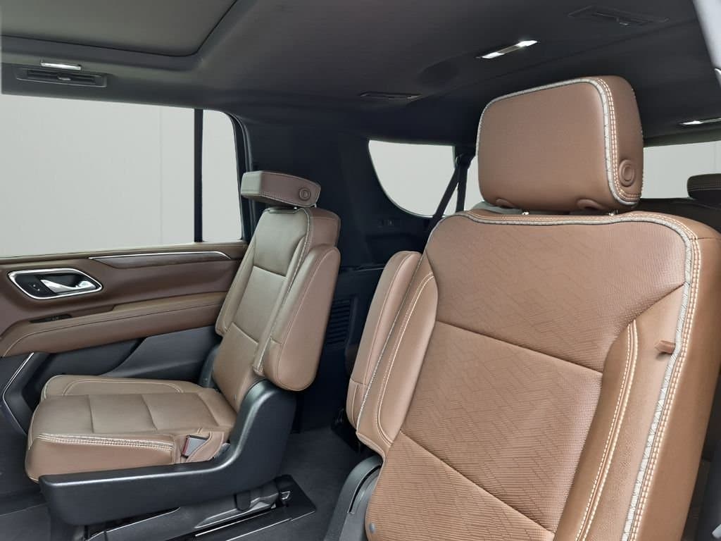2023 Chevrolet Suburban - Image 19