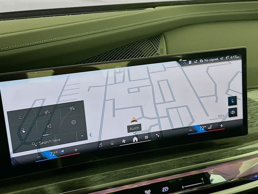 2025 BMW i7 - Image 12