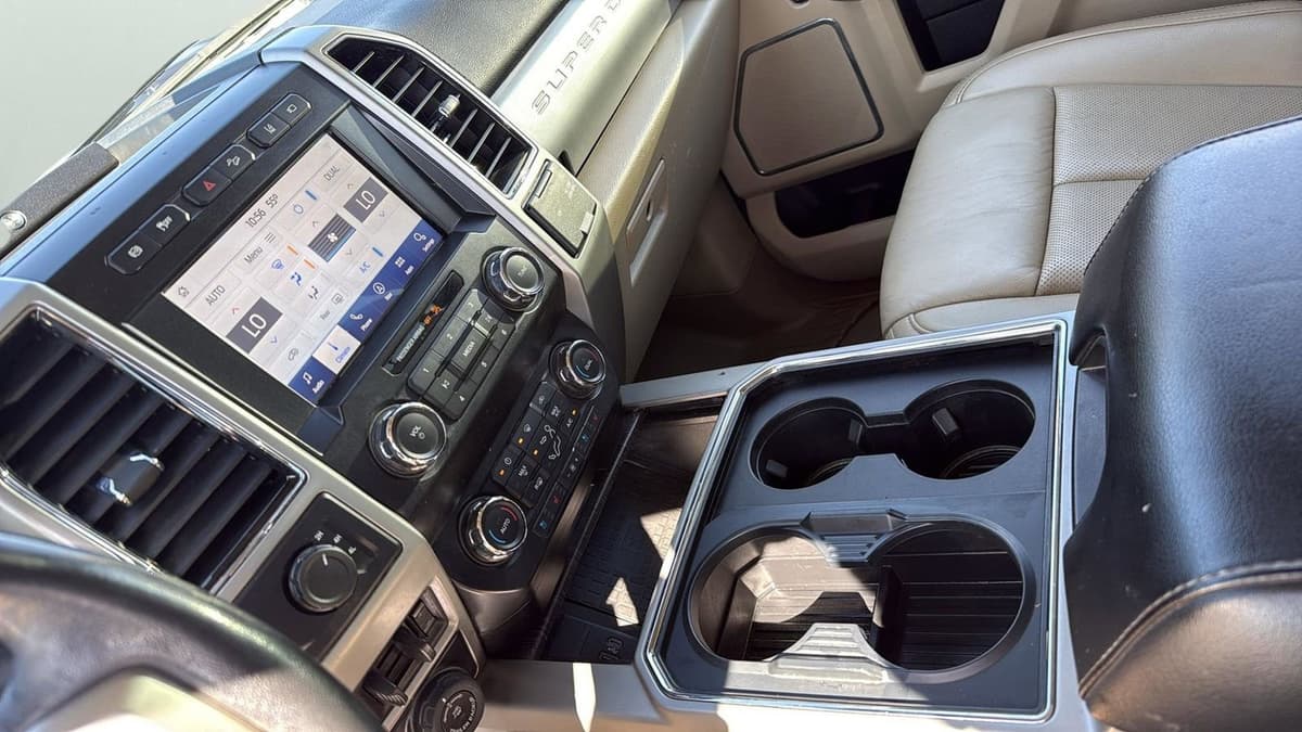 2021 Ford F-450SD - Image 21